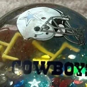 Cowboysys vintage snow globe